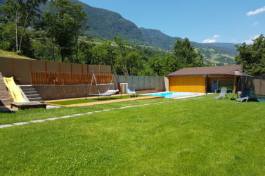 Garten mit beheiztem Pool