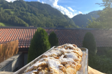 Typisch Südtiroler Apfelstrudel